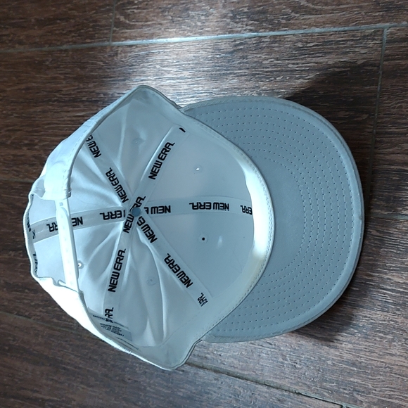 New Era Plain White Snapback Hat OS - Picture 6 of 8